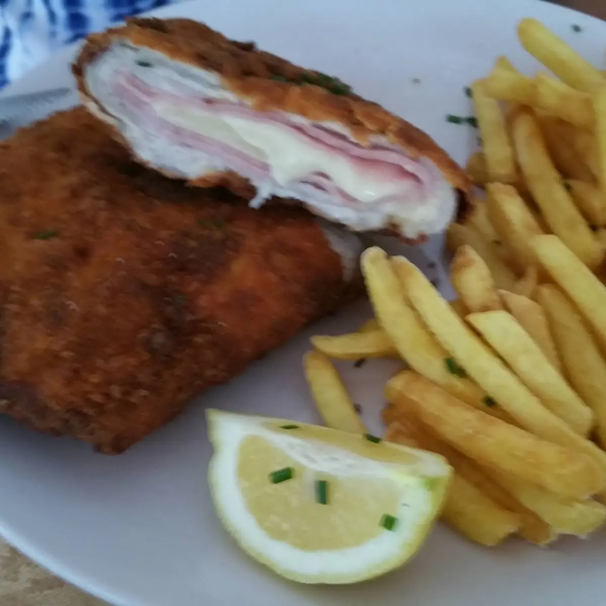 Corona Bleu Mit Pommes Groß
