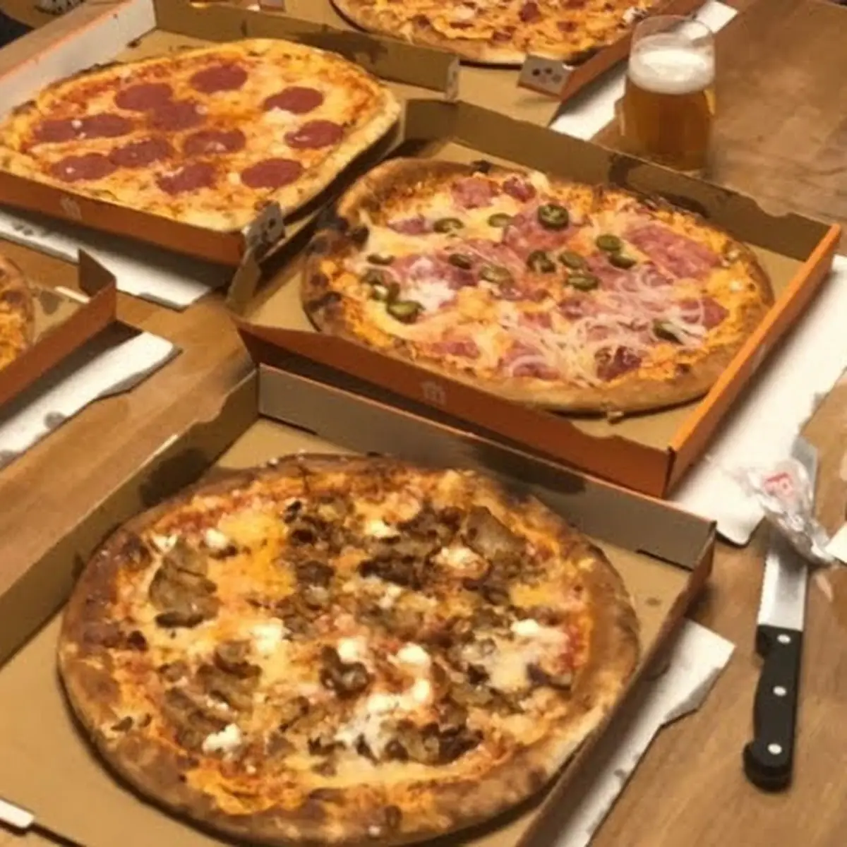 Verschiedene Pizzen