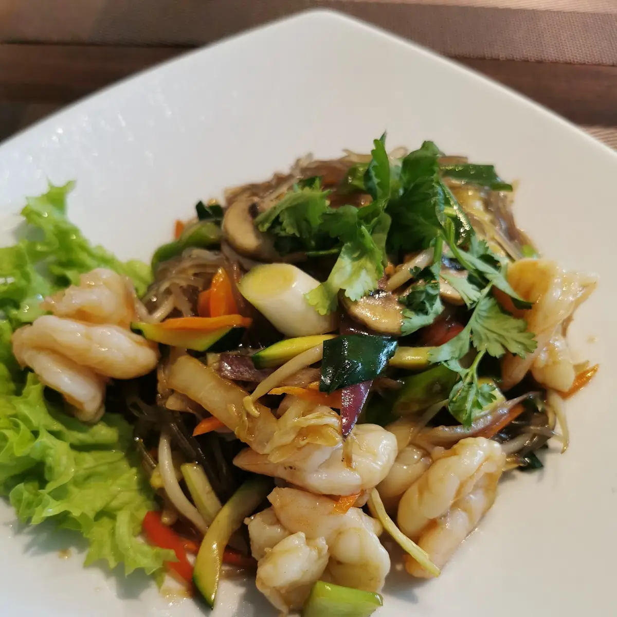 Glasnudeln Mit Gemüse Und Garnelen