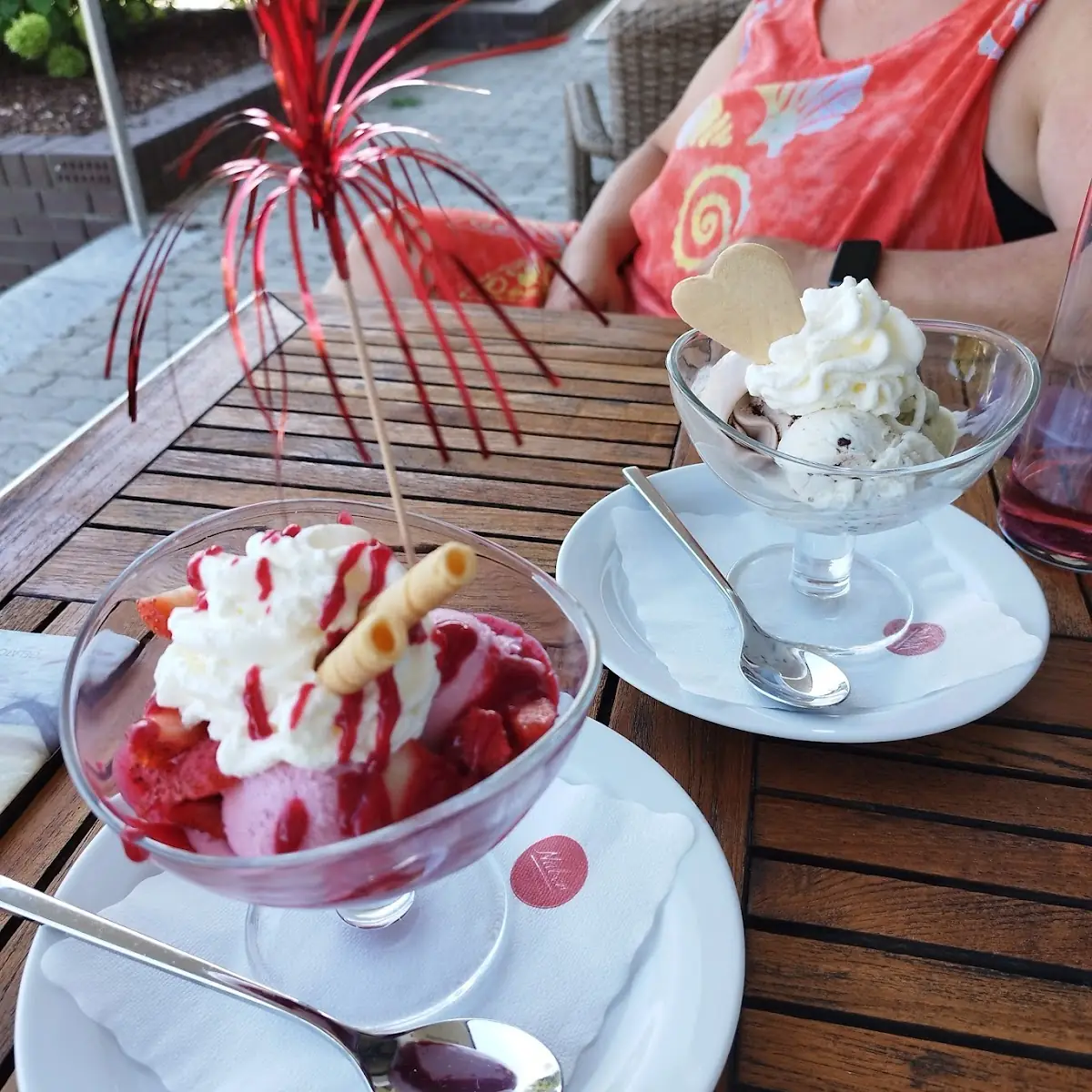 Erdbeercup Und Eis Im Glas Mit 3 Sorten