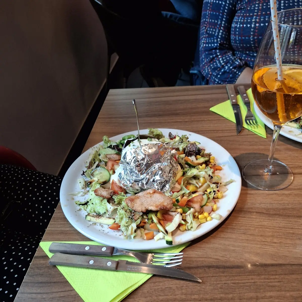Ofenkartoffel Mit Salat