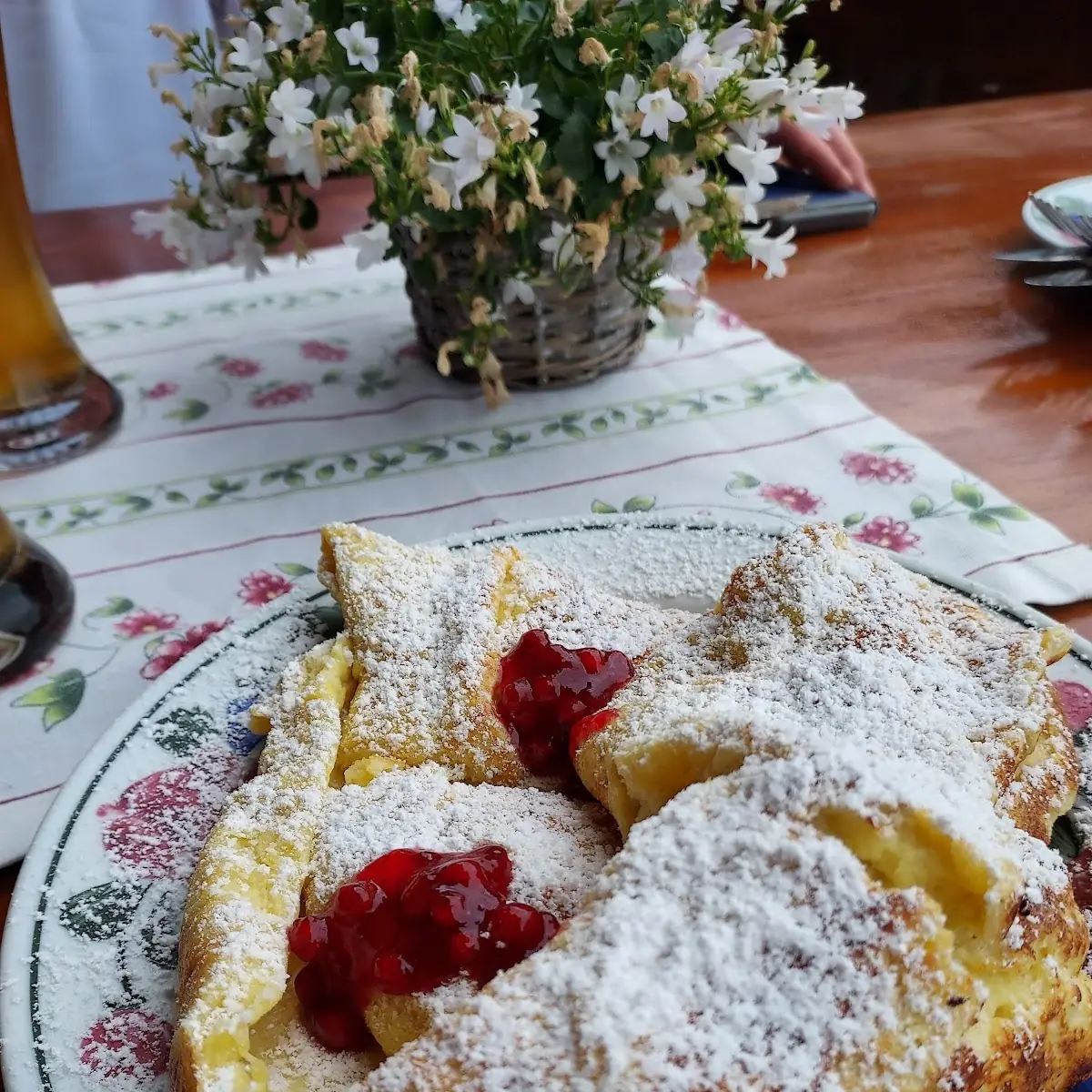 Kaiserschmarn Mit Preiselbeeren