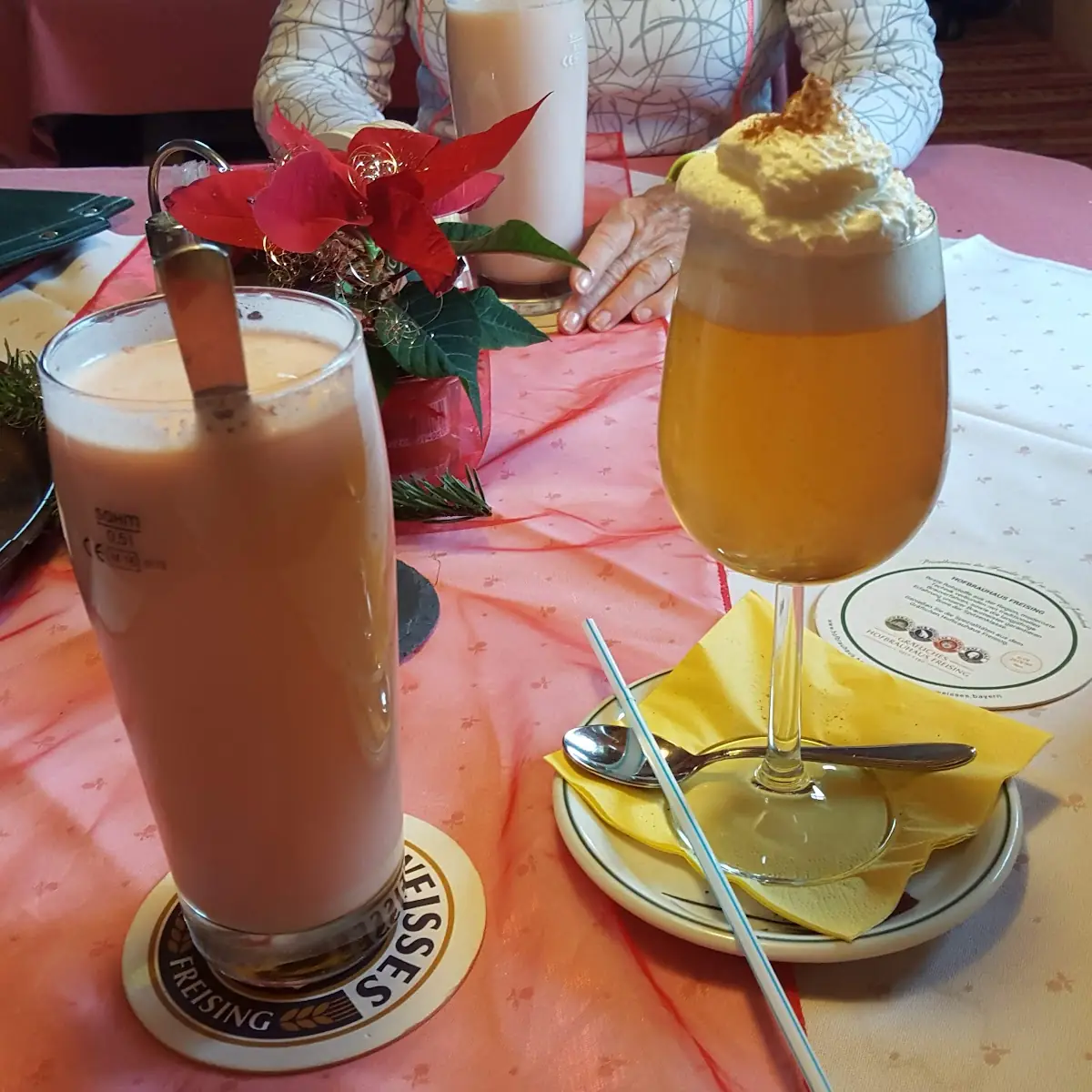 Löffel Milch Und Heisser Apfelstrudel