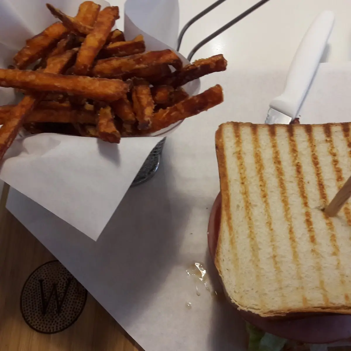 Clubsandwich Mit Süßkartoffelpommes