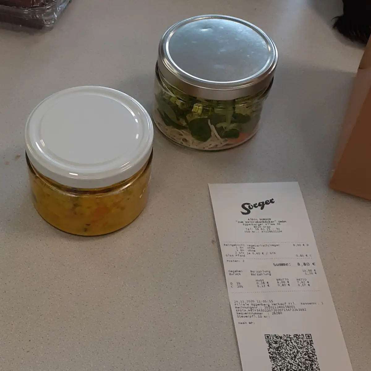 Veganes Gericht Mit Curry Couscous Und Buntem Blattsalat