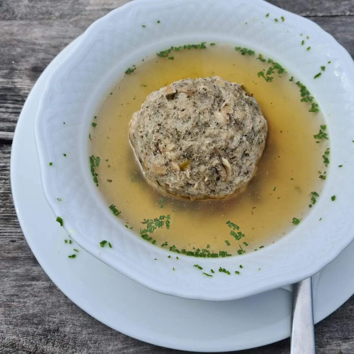 Leberknödelsuppe