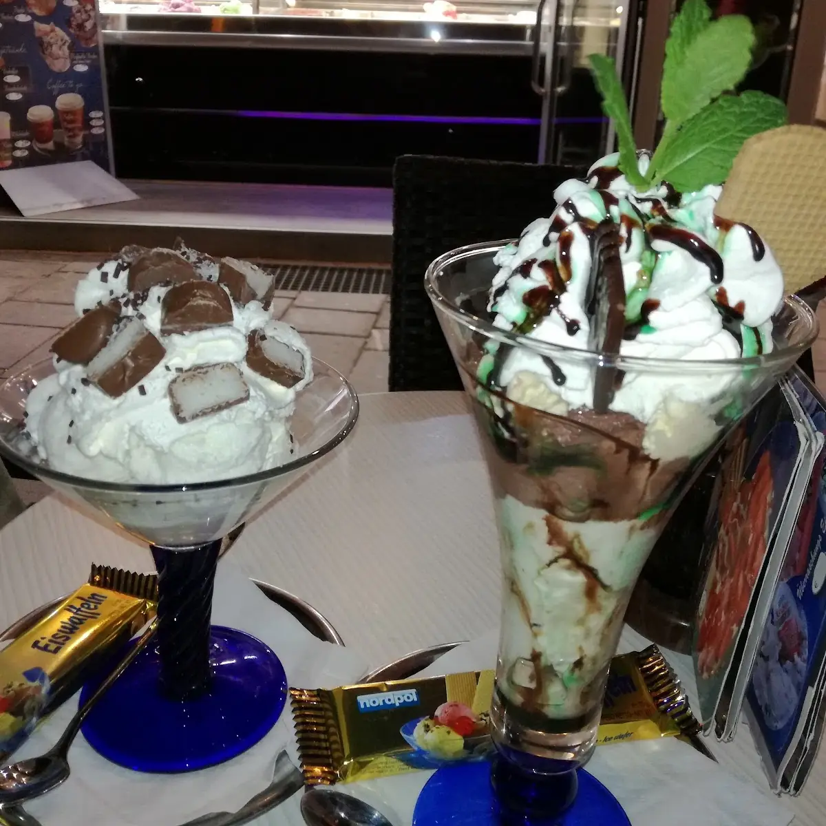 After Eight Becher Und Bounty Becher