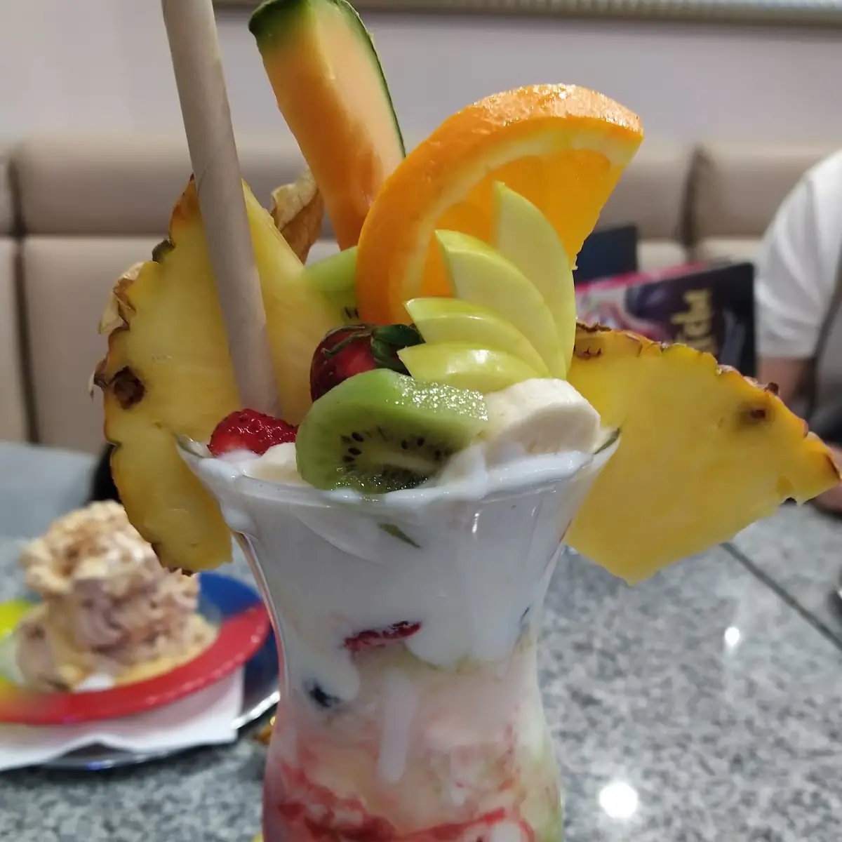 Joghurt Eis Becher