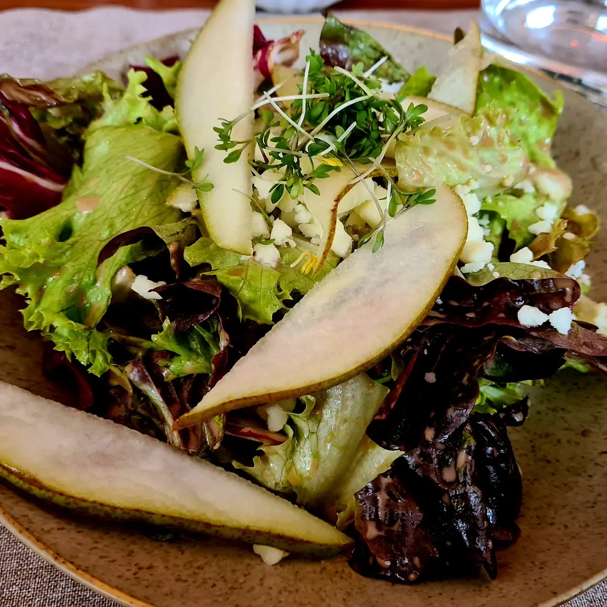 Blattsalat Mit Birnen Und Schafskäse