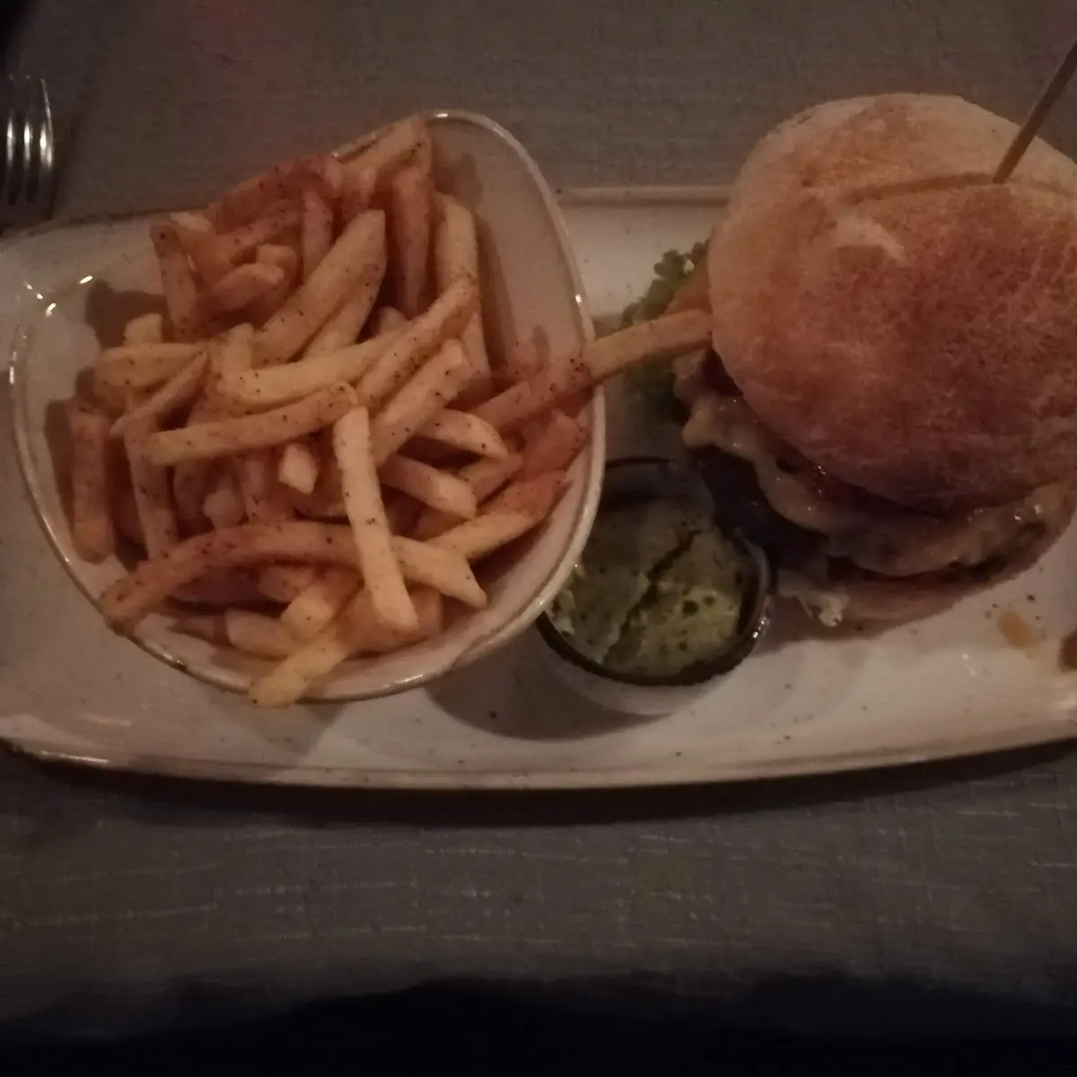 Beefburger Mit Pommes