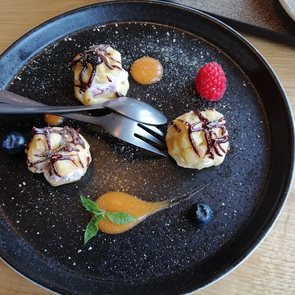 Brandteiggrapferl Mit Fruchtcreme