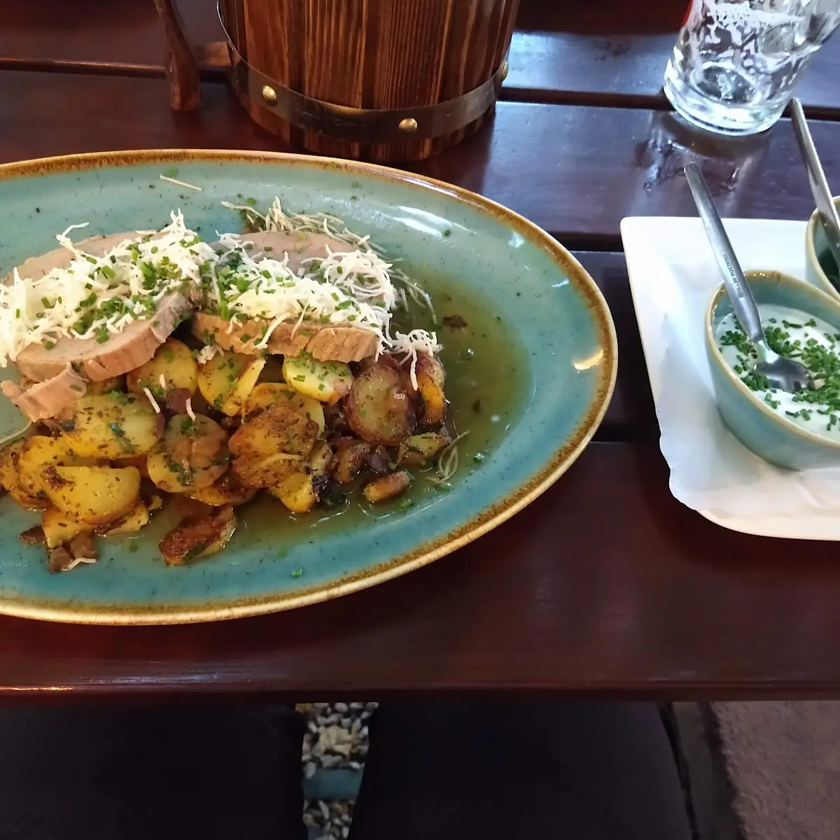 Gebakken Aardappelen Rollade Spinazie En Jus