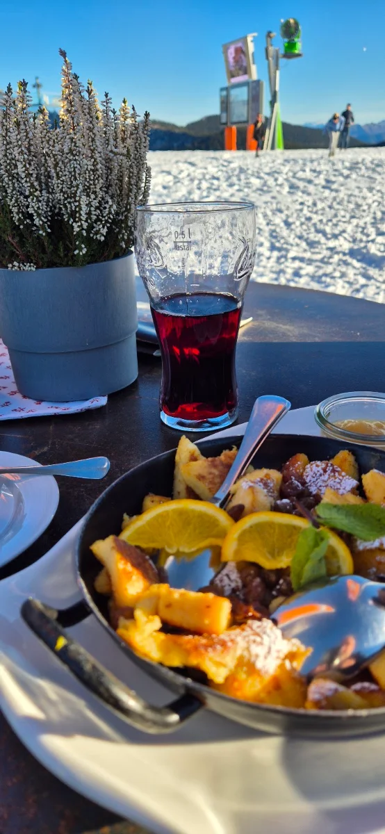 Kaiserschmarrn Mit Zwetschkenröster Marillen Apfelmus
