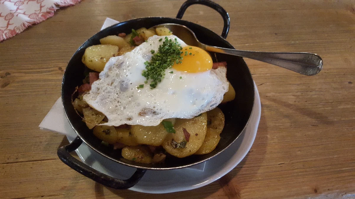 Tiroler Gröstl Mit Grünem Salat