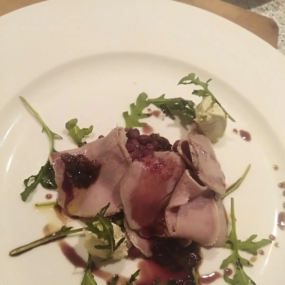 Kalbszunge Auf Belugalinsen Mit Madeira Und Wasabi Limettencreme