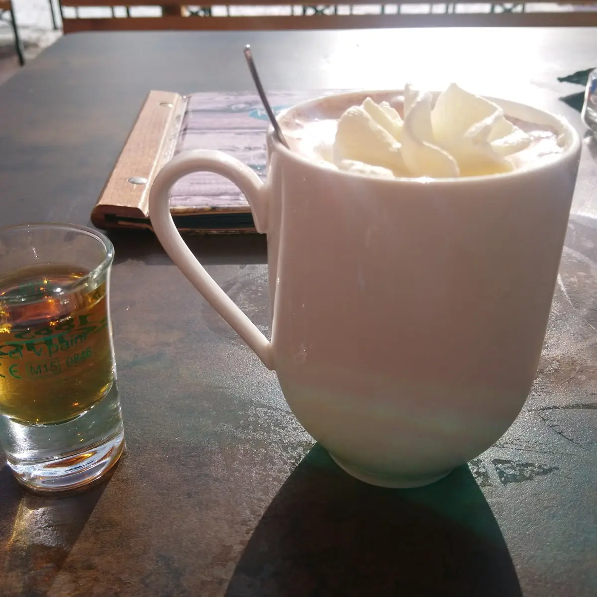 Heißer Kakao Mit Amaretto