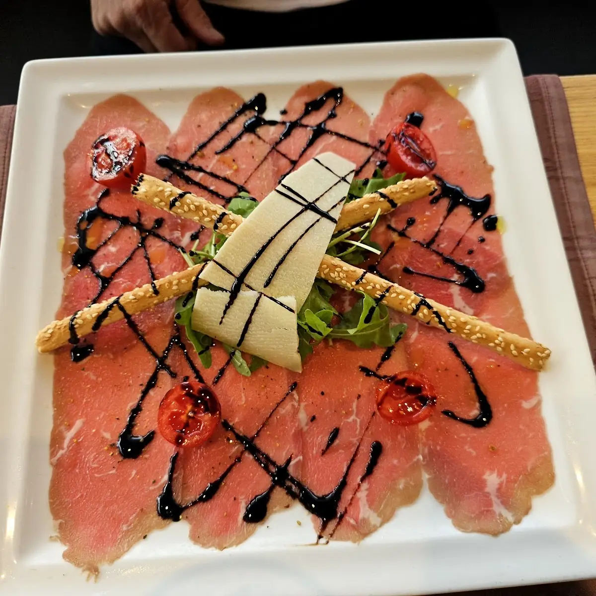 Carpaccio Vom Striploin Mit Parmesan Und Rucola