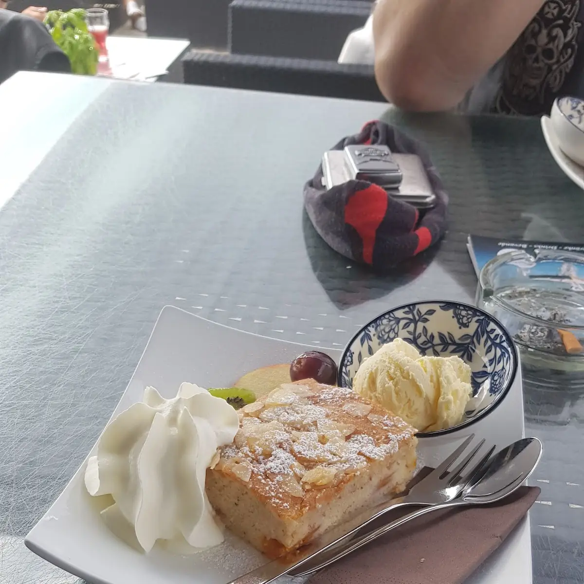 Mandel Mirabellenkuchen Mit Vanille Eis Und Schlagobers War Ein Tages Gericht
