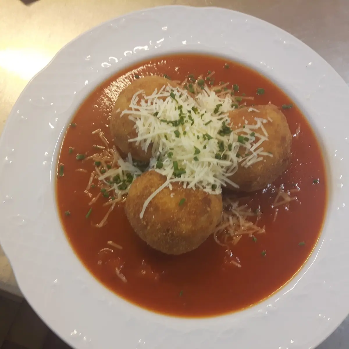 Geb Reisbällchen Paradaissauce