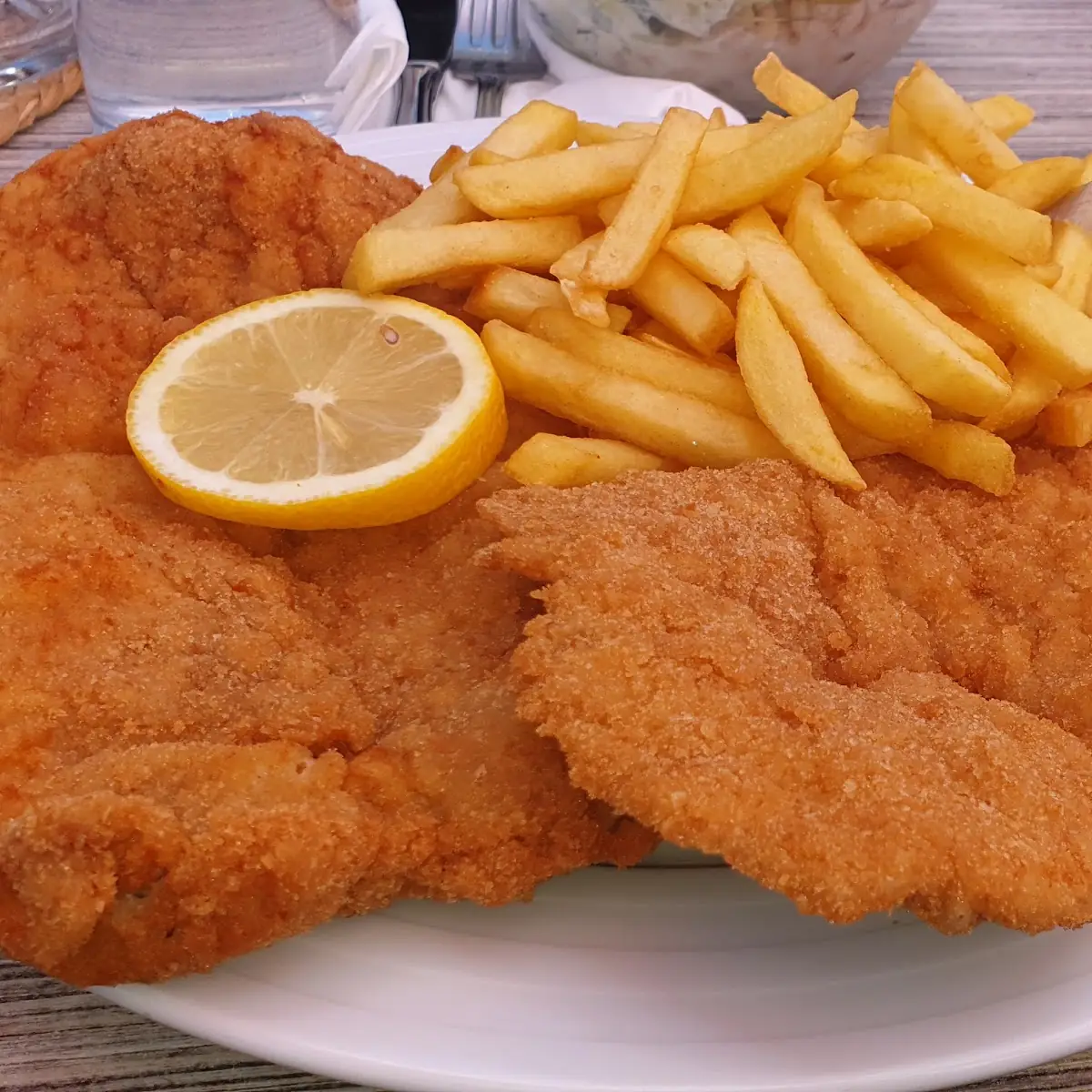 Schnitzel Mit Pommes Für Den Kleinen Hunger