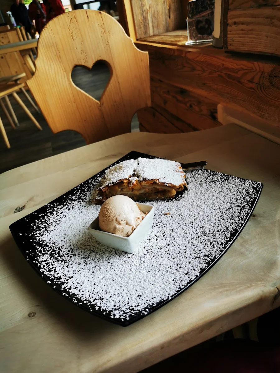 Apfelstrudel Mit Zimteis