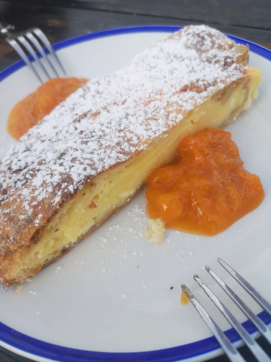 Topfenstrudel Mit Marillenröster