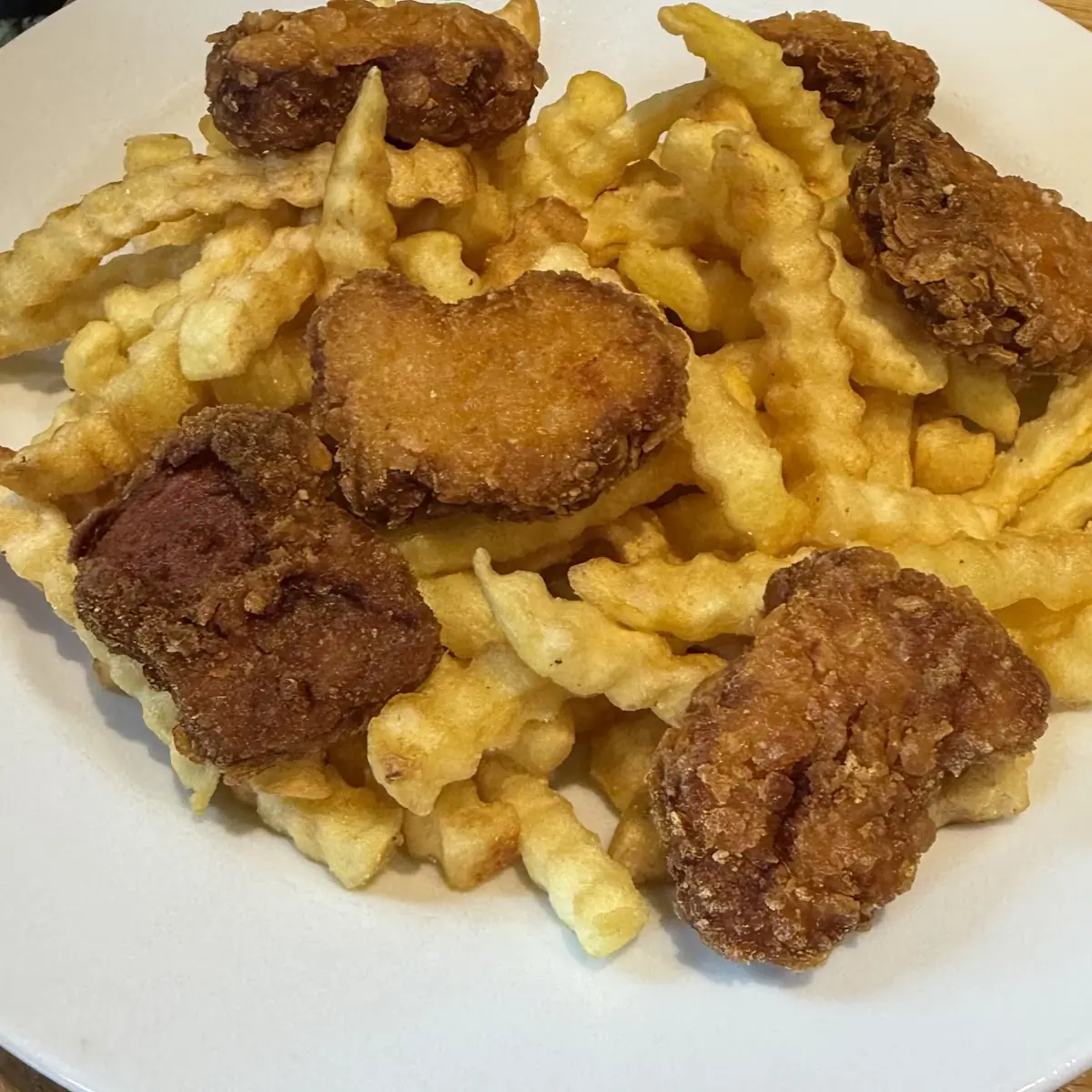 Hühnernuggets Mit Pommes