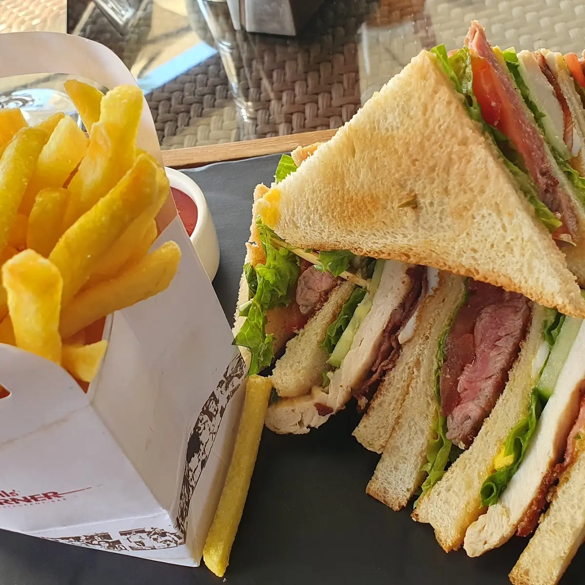 Burger Mit Pommes Frites