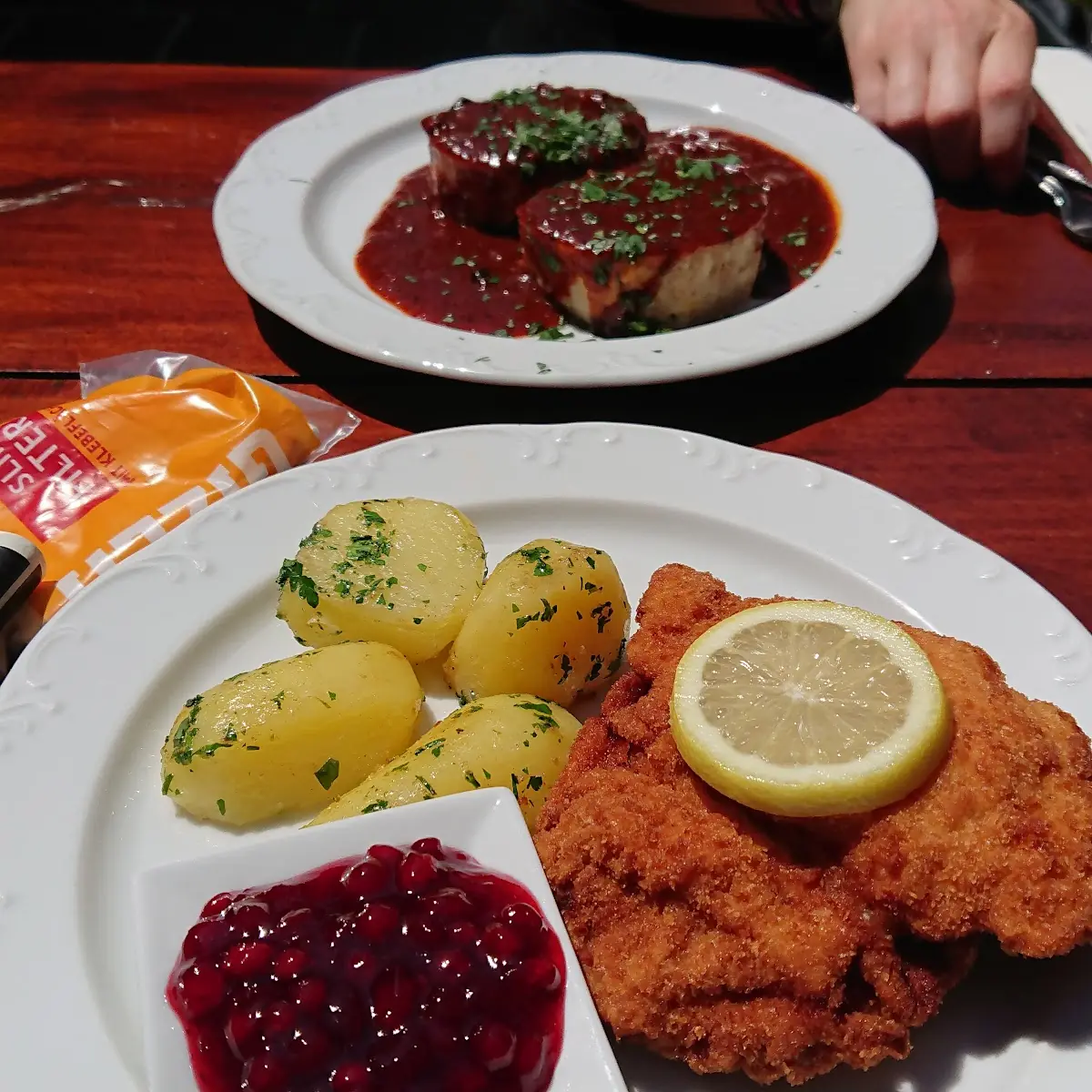 Schnitzel Wiener Art Mit Pommes