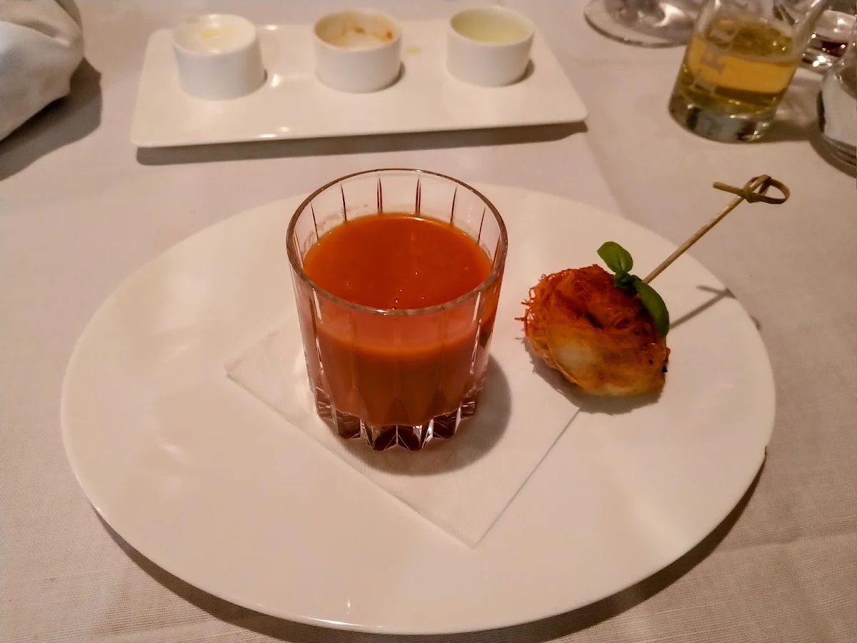 Gaspacho Und Fritierte Erdbeere
