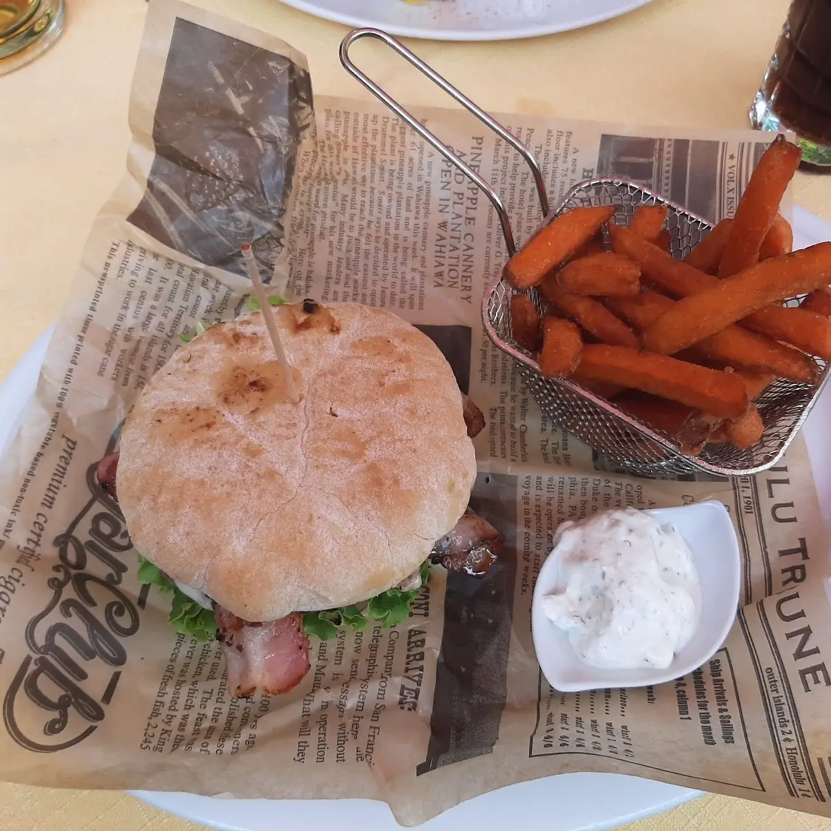Burger Mit Süßkartofel Pommes