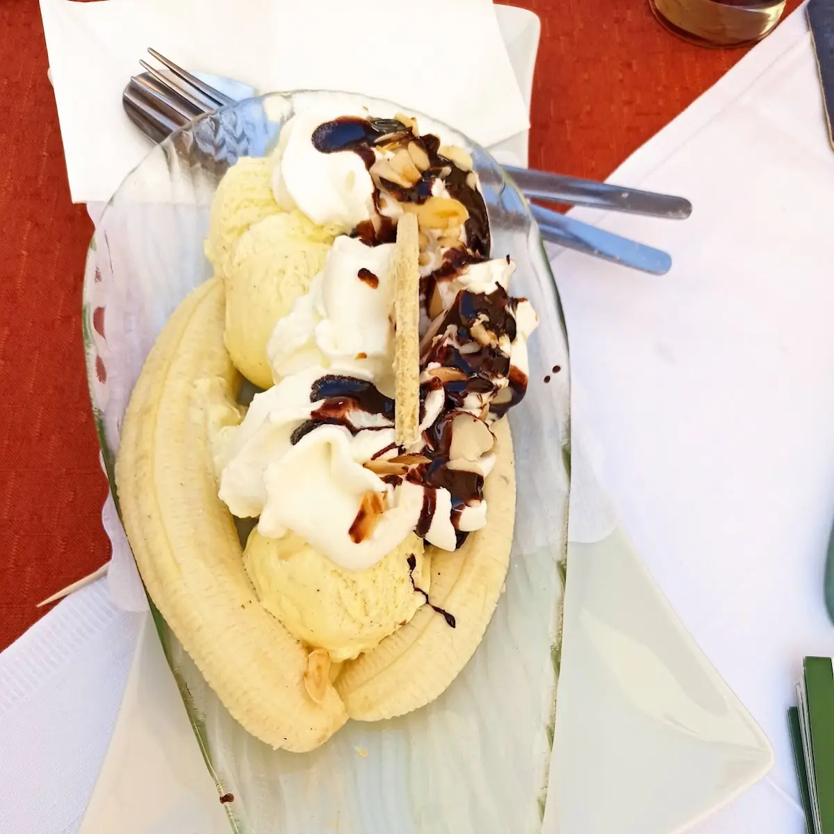 Banana Split Mit Mandeln