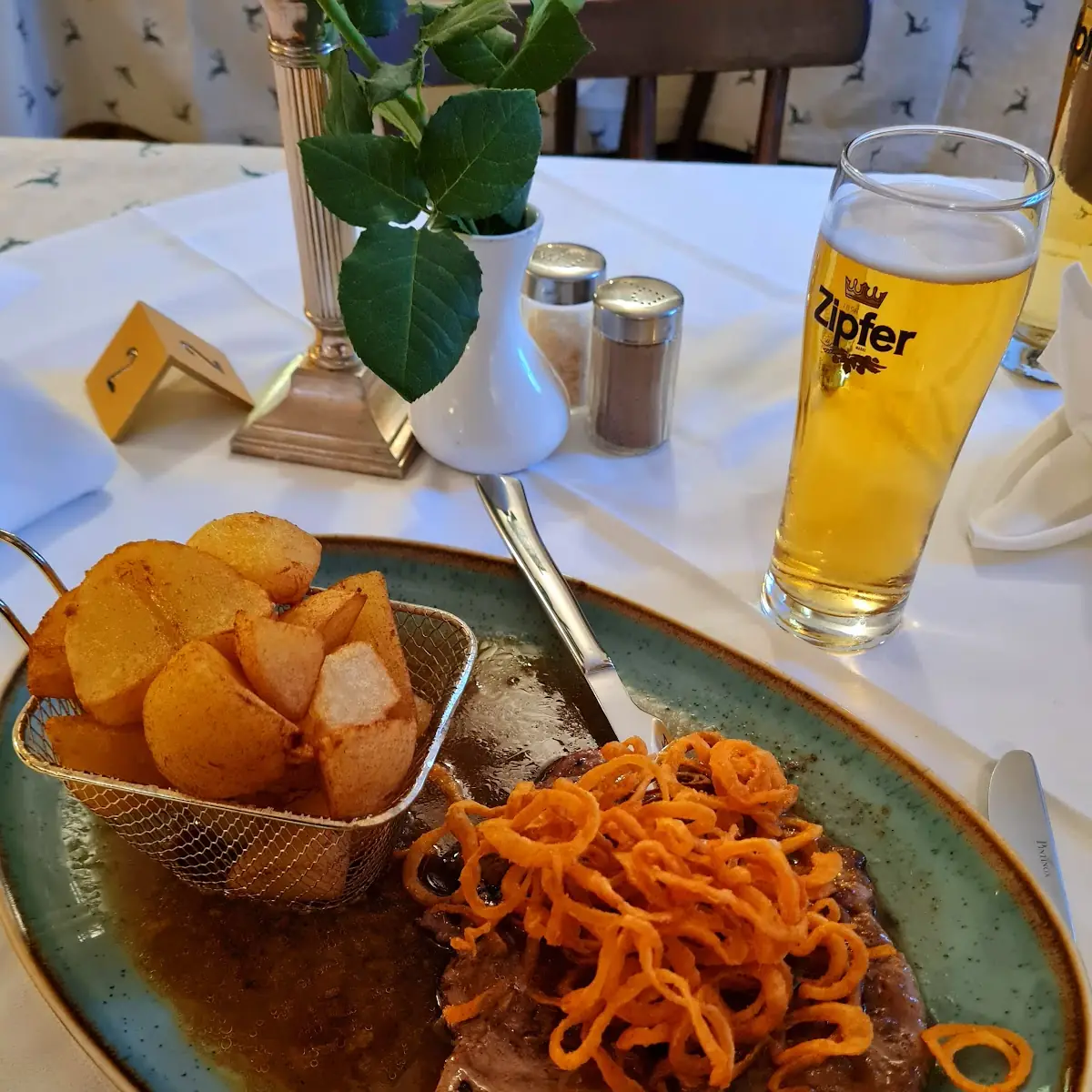 Zwiebelrostbraten Mit Bratkartoffeln