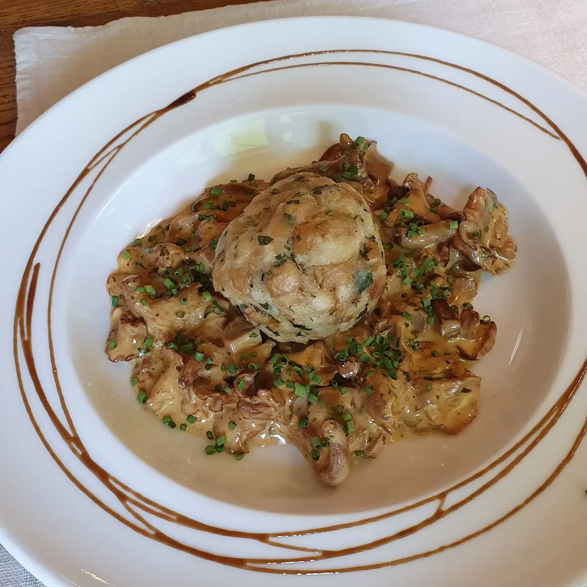 Pfifferlingsgulasch Mit Semmelknödel