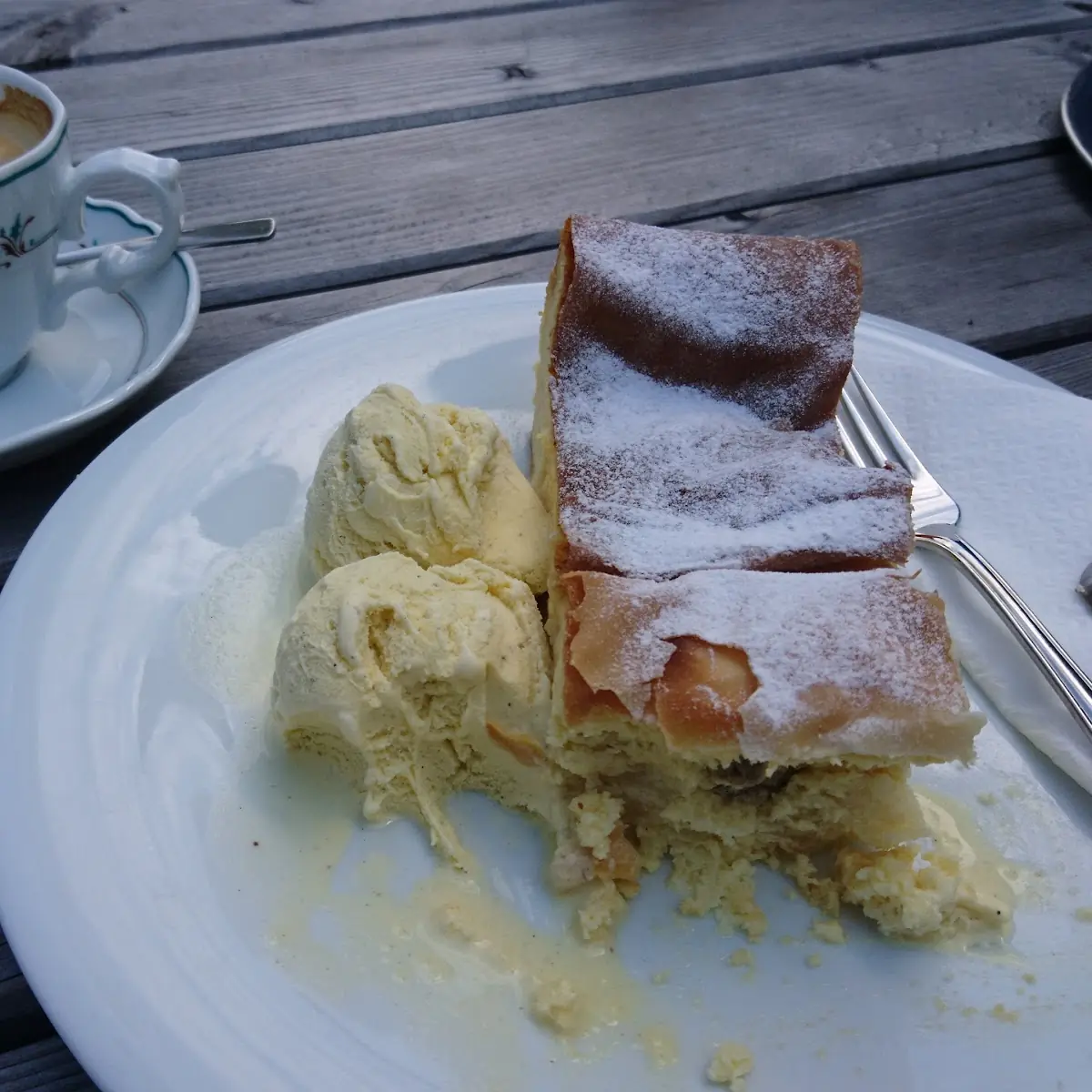 Topfenstrudel Mit Eis