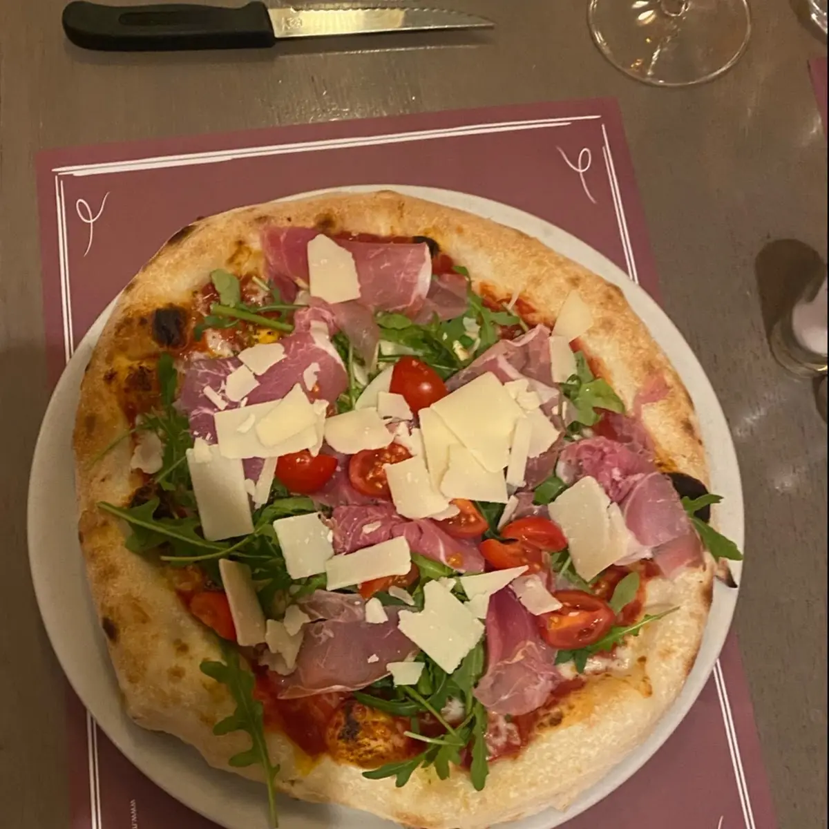 Pizza Mit Ruccola Und Parmesan