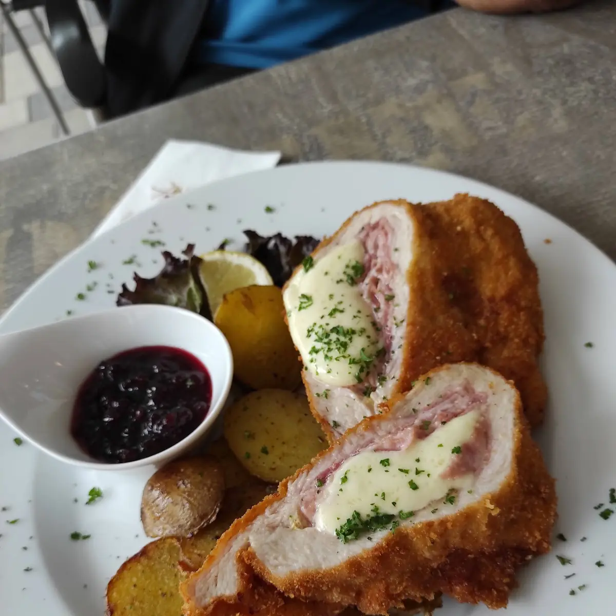 Cordon Bleu Mit Bratkartoffeln
