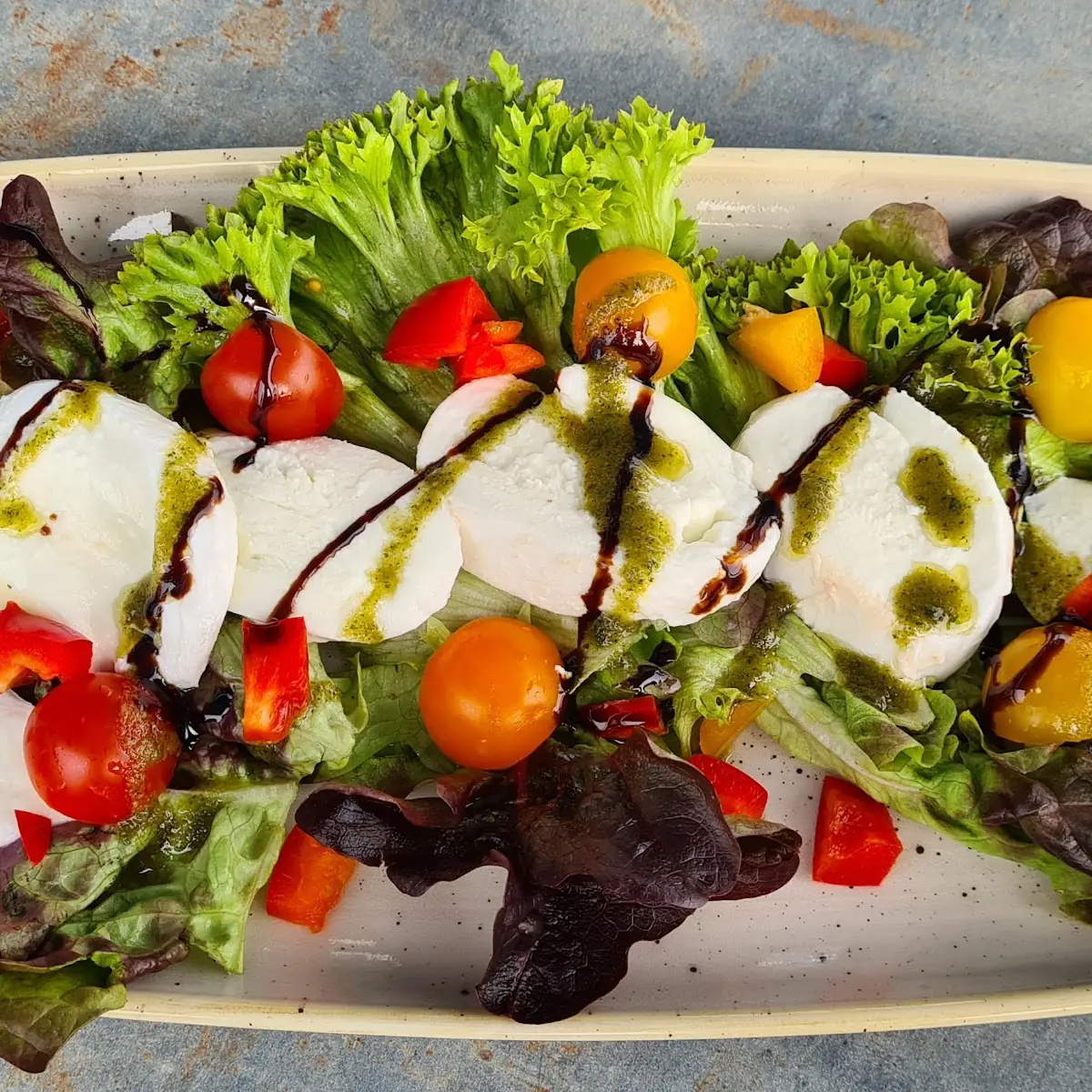 Büffelmozarella Salatteller