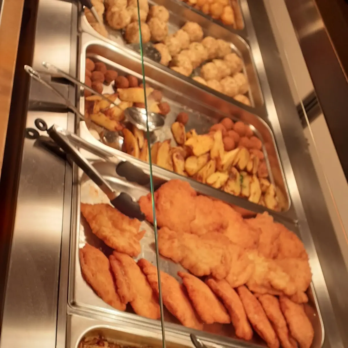 Classico Misto Austriaco Wienerschnitzel Canederli Arrosto E Patate Costine E Pollo Ai Ferri Ecc
