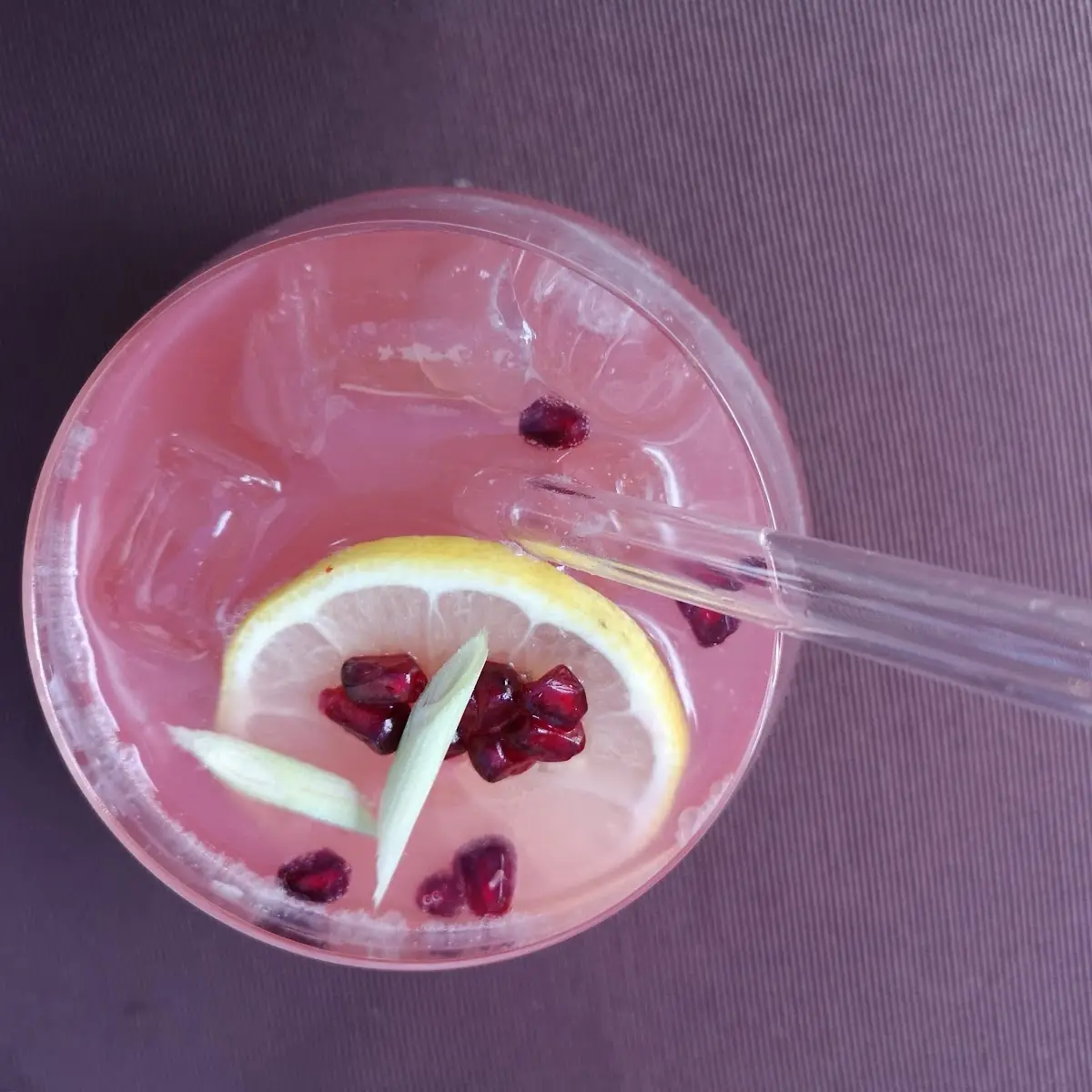 Granatapfel-lemongrass-limonade