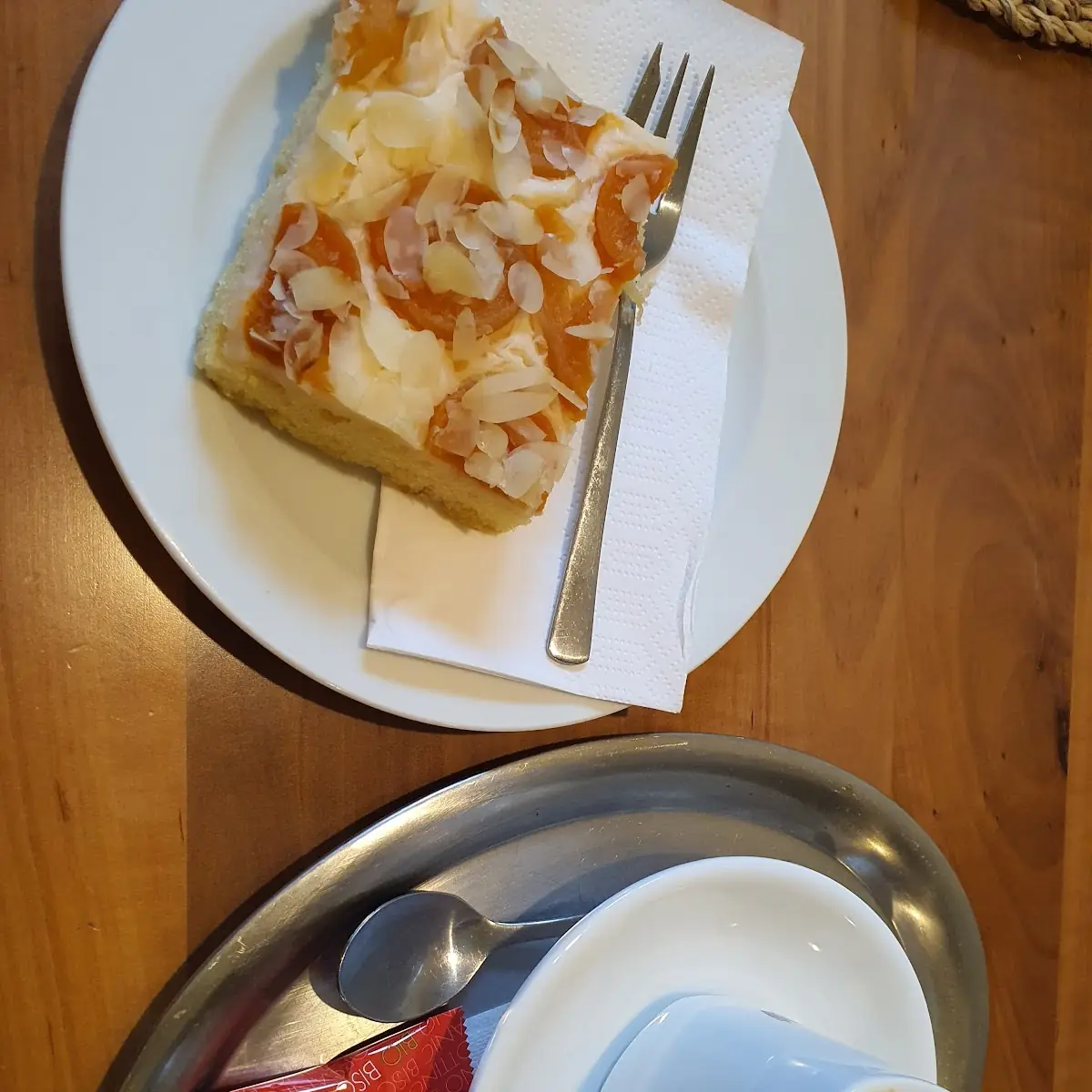 Valanger & Apicot Cake
