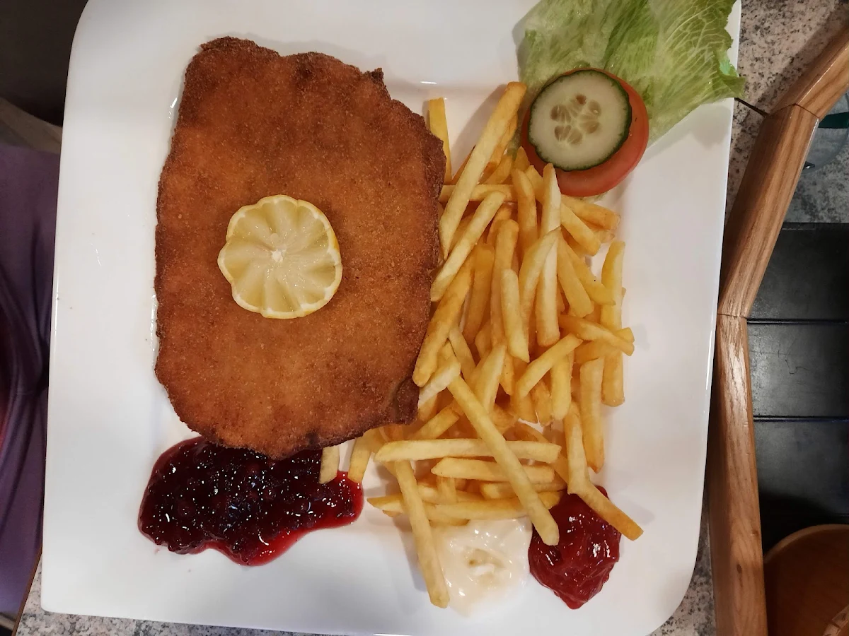 Wiener Schnitzel Mit Pommes