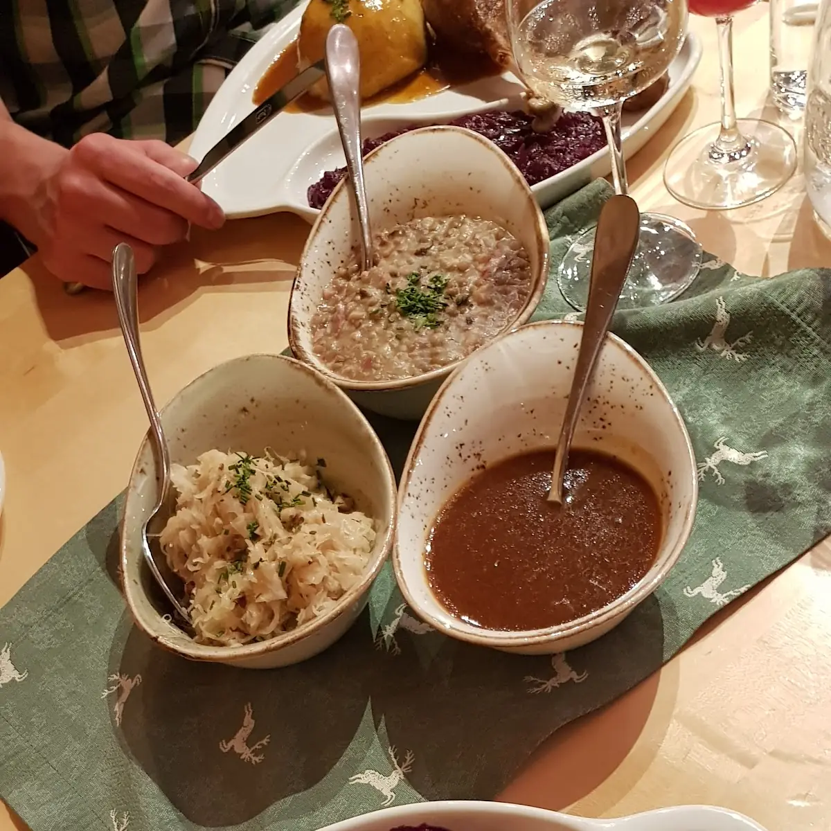 Martinigansl Mit Beilagen