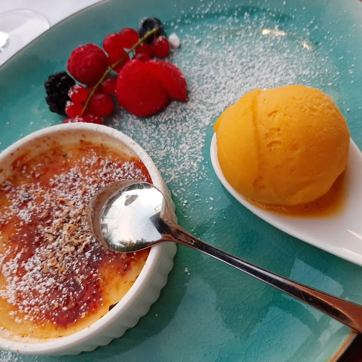 Crème Brûlée Mit Mangosorbet