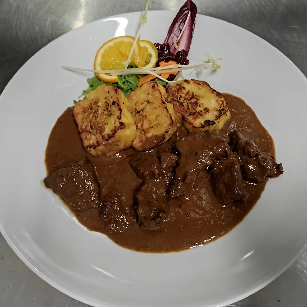 Hirschragout Grünem Pfeffer Serviettenknödel