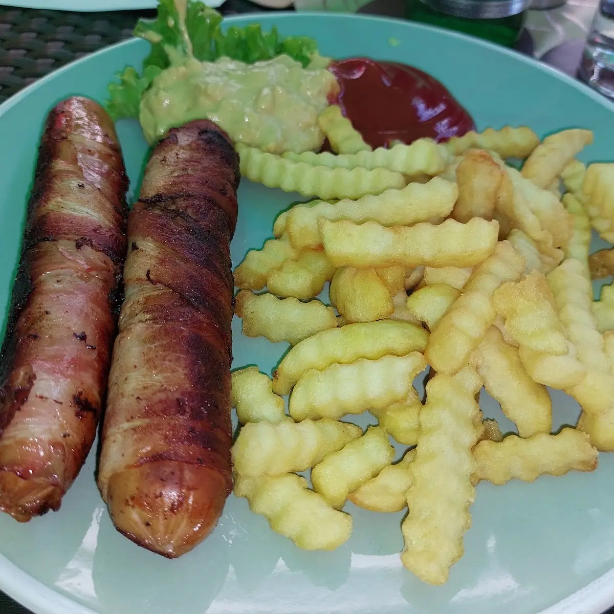 Berner Würstel Mit Pommes Frites