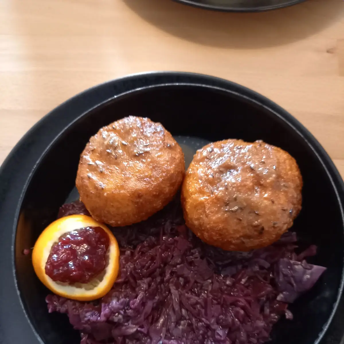 Ganslknödel Mit Rotkraut