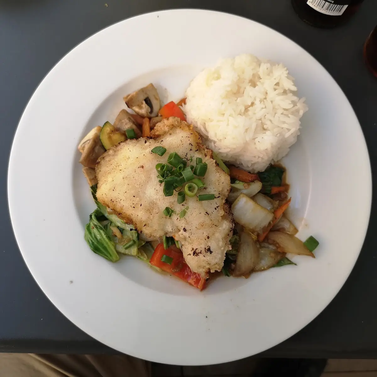 Heilbutt Tordu-reis Und Gemüse