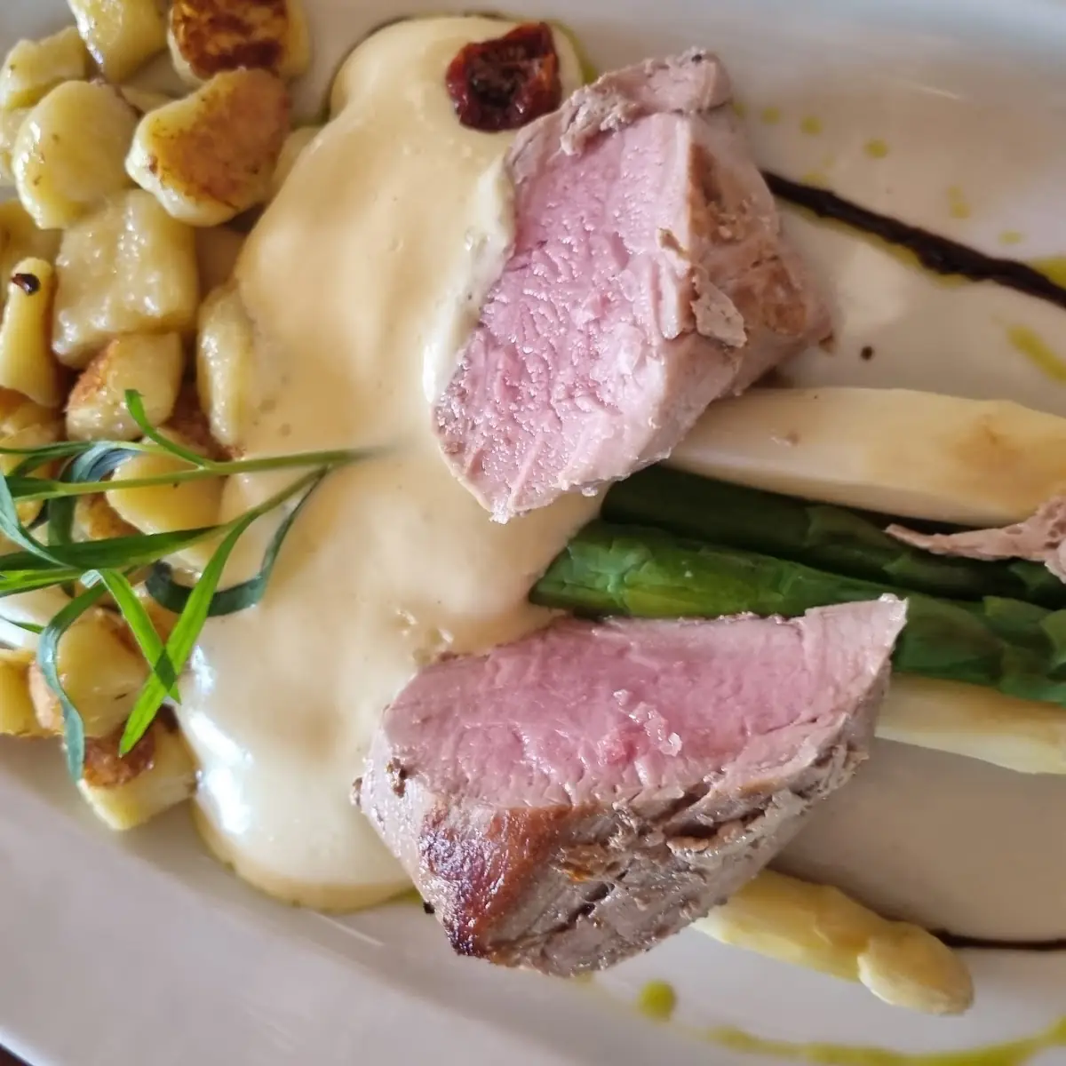 Schweinslungenbratenispargelignocchi