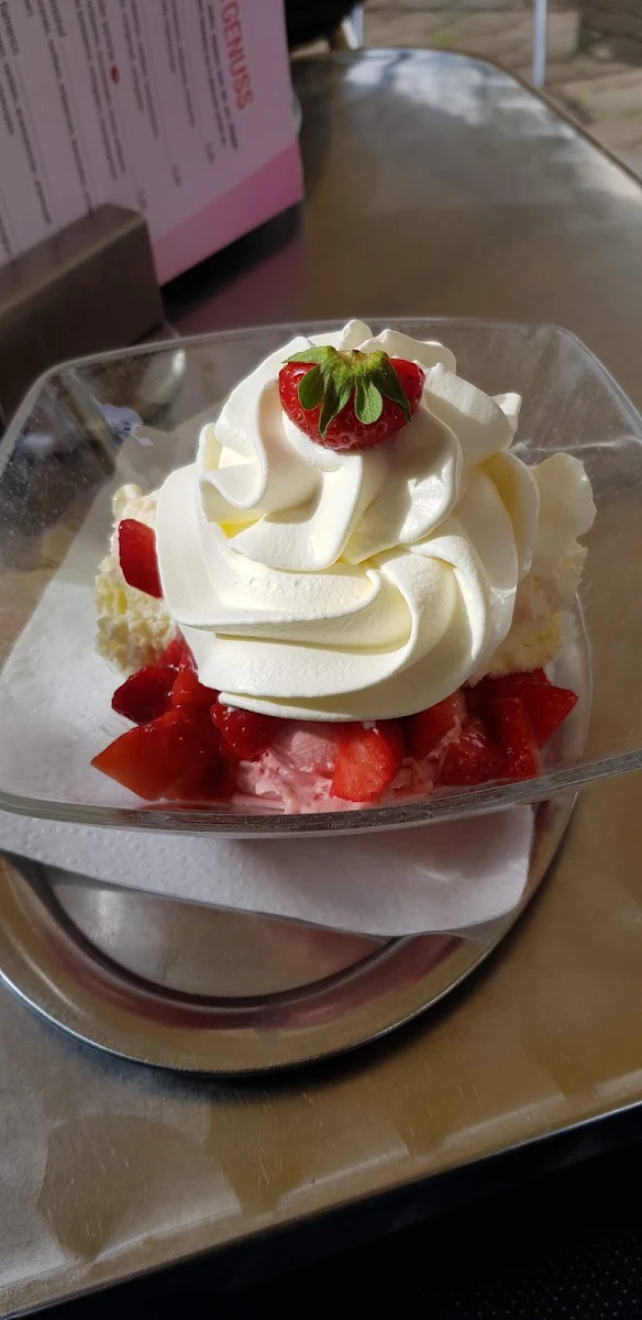 Erdbeerbecher